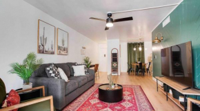 Heated Pool & Hot Tub-walk To Old Town Condo!